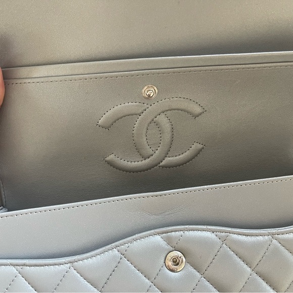 Authentic double flap medium Chanel 2023 collection - Picture 5 of 9
